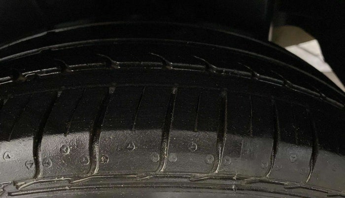 2018 Maruti Ciaz DELTA 1.5 SHVS MT PETROL, Petrol, Manual, 78,243 km, Left Rear Tyre Tread