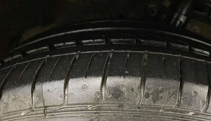 2018 Maruti Ciaz DELTA 1.5 SHVS MT PETROL, Petrol, Manual, 78,243 km, Right Front Tyre Tread