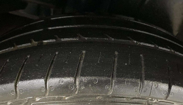 2018 Maruti Ciaz DELTA 1.5 SHVS MT PETROL, Petrol, Manual, 78,243 km, Right Rear Tyre Tread