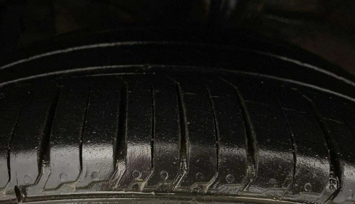 2018 Maruti Ciaz DELTA 1.5 SHVS MT PETROL, Petrol, Manual, 78,243 km, Left Front Tyre Tread