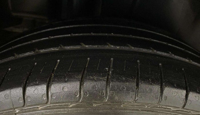 2019 Maruti Ciaz ALPHA 1.5 SHVS PETROL, Petrol, Manual, 44,906 km, Right Rear Tyre Tread
