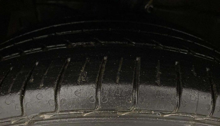 2019 Maruti Ciaz ALPHA 1.5 SHVS PETROL, Petrol, Manual, 44,906 km, Left Front Tyre Tread