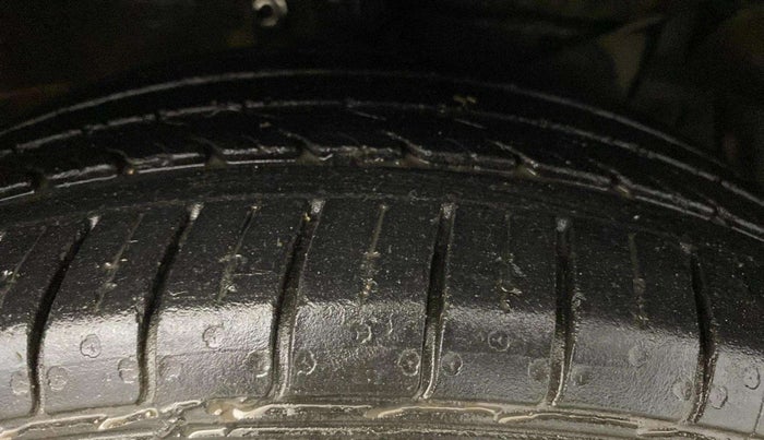 2019 Maruti Ciaz ALPHA 1.5 SHVS PETROL, Petrol, Manual, 44,906 km, Right Front Tyre Tread
