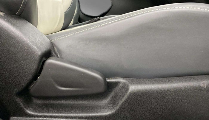 2024 Renault Kwid RXL(O) 1.0L AMT, Petrol, Automatic, 9,351 km, Driver Side Adjustment Panel