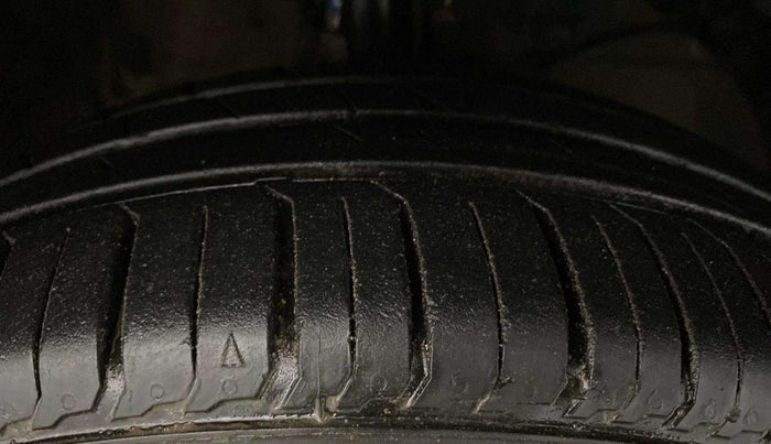 2019 Maruti XL6 ALPHA AT, Petrol, Automatic, 99,614 km, Right Front Tyre Tread