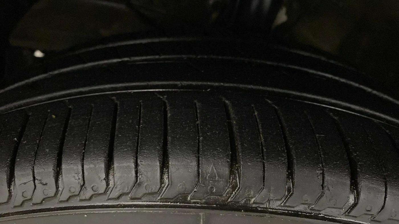 2019 Maruti XL6 ALPHA AT, Petrol, Automatic, 99,614 km, Left Front Tyre Tread