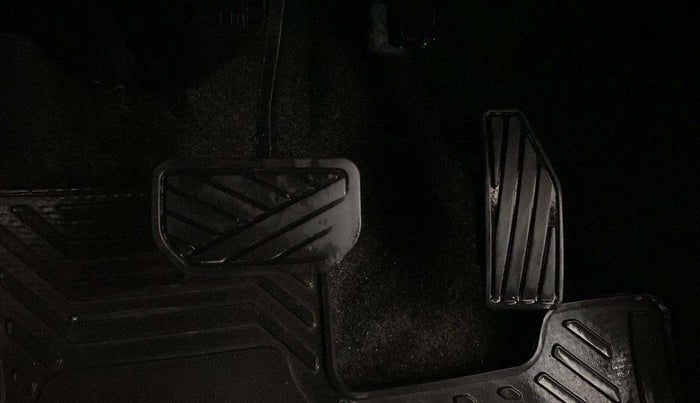 2019 Maruti XL6 ALPHA AT, Petrol, Automatic, 99,614 km, Pedals