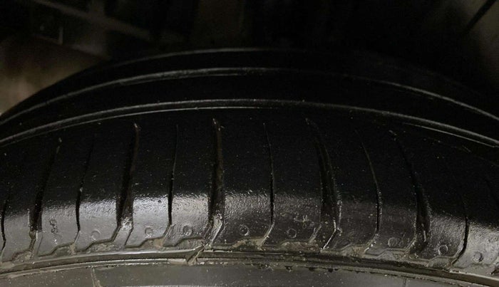 2019 Maruti XL6 ALPHA AT, Petrol, Automatic, 99,614 km, Right Rear Tyre Tread