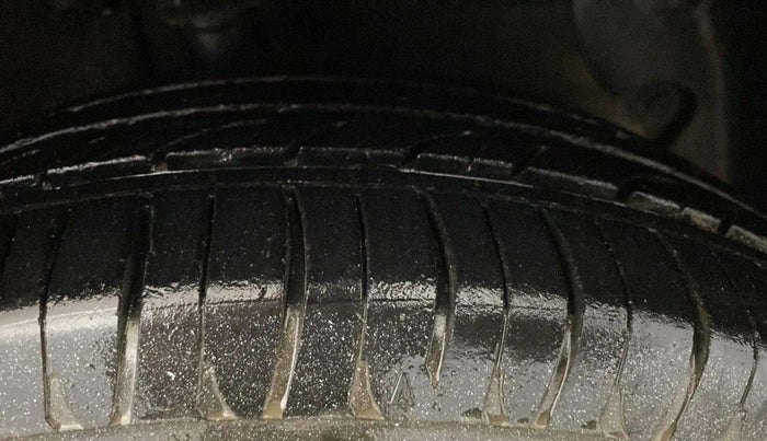 2015 Hyundai Grand i10 SPORTZ 1.2 KAPPA VTVT, CNG, Manual, 51,228 km, Right Front Tyre Tread