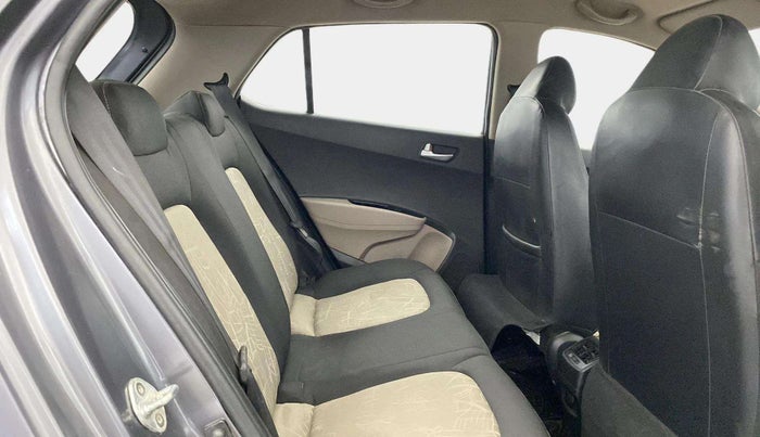 2015 Hyundai Grand i10 SPORTZ 1.2 KAPPA VTVT, CNG, Manual, 51,228 km, Right Side Rear Door Cabin