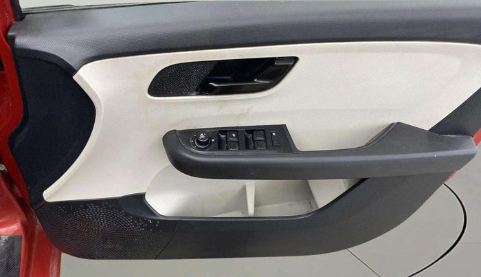 2022 Tata ALTROZ XM PLUS PETROL, Petrol, Manual, 26,138 km, Driver Side Door Panels Control