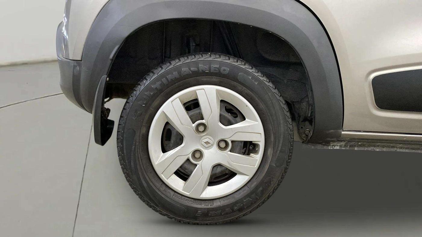 2019 Renault Kwid RXL, Petrol, Manual, 73,649 km, Right Rear Wheel