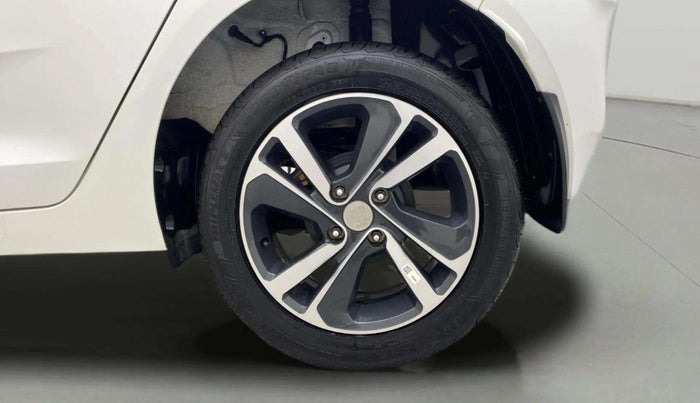 2023 Tata ALTROZ XZ + SUNROOF, Petrol, Manual, 2,194 km, Left Rear Wheel