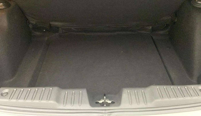 2023 Tata ALTROZ XZ + SUNROOF, Petrol, Manual, 2,194 km, Boot Inside