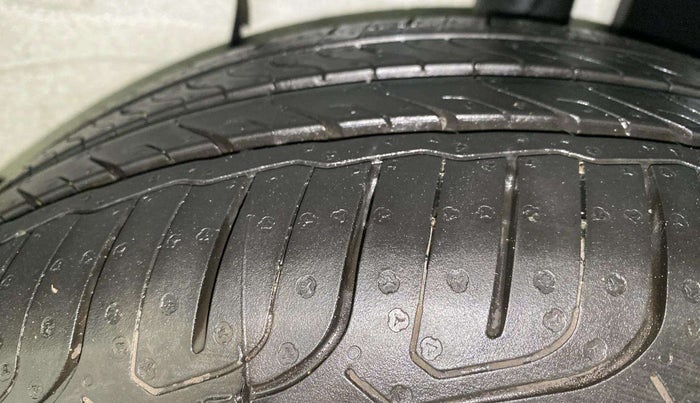 2023 Tata ALTROZ XZ + SUNROOF, Petrol, Manual, 2,194 km, Left Rear Tyre Tread