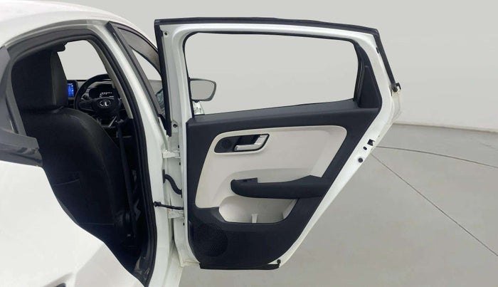 2023 Tata ALTROZ XZ + SUNROOF, Petrol, Manual, 2,194 km, RHS Rear Door
