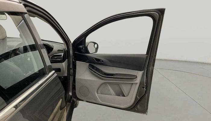 2022 Tata Tiago XT (O) PETROL, Petrol, Manual, 37,553 km, RHS Front Door