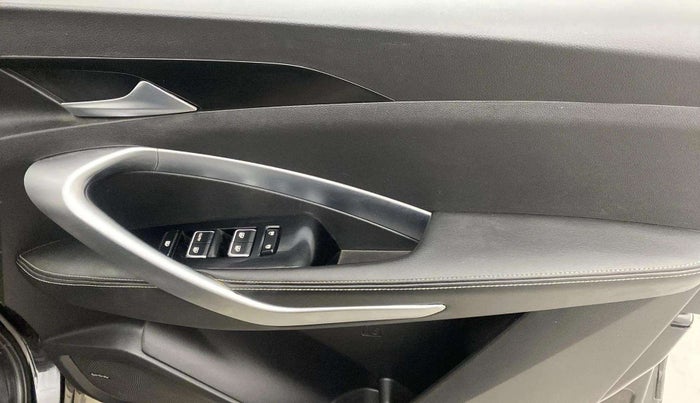 2020 MG HECTOR SHARP HYBRID 1.5 PETROL, Petrol, Manual, 39,196 km, Driver Side Door Panels Control