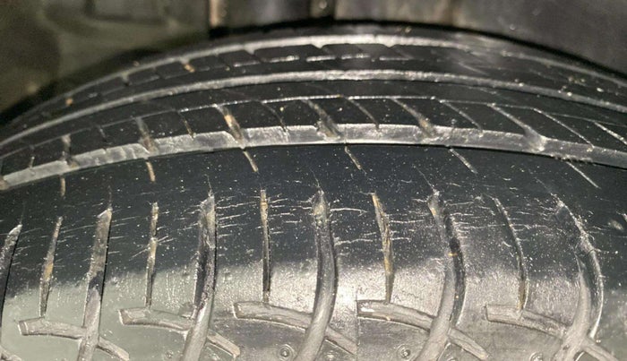 2013 Maruti Ertiga VXI, Petrol, Manual, 57,086 km, Right Rear Tyre Tread