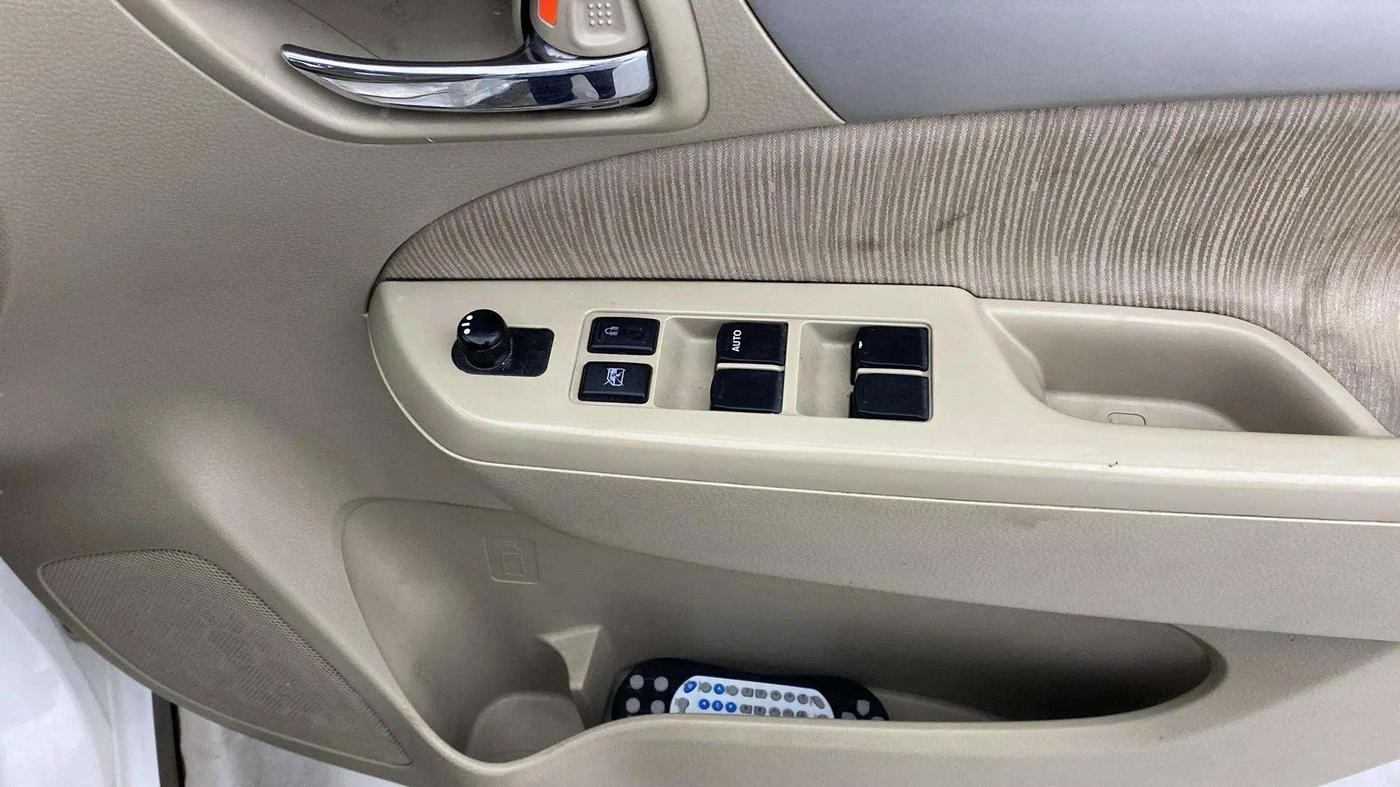 2013 Maruti Ertiga VXI, Petrol, Manual, 57,135 km, Driver Side Door Panels Control