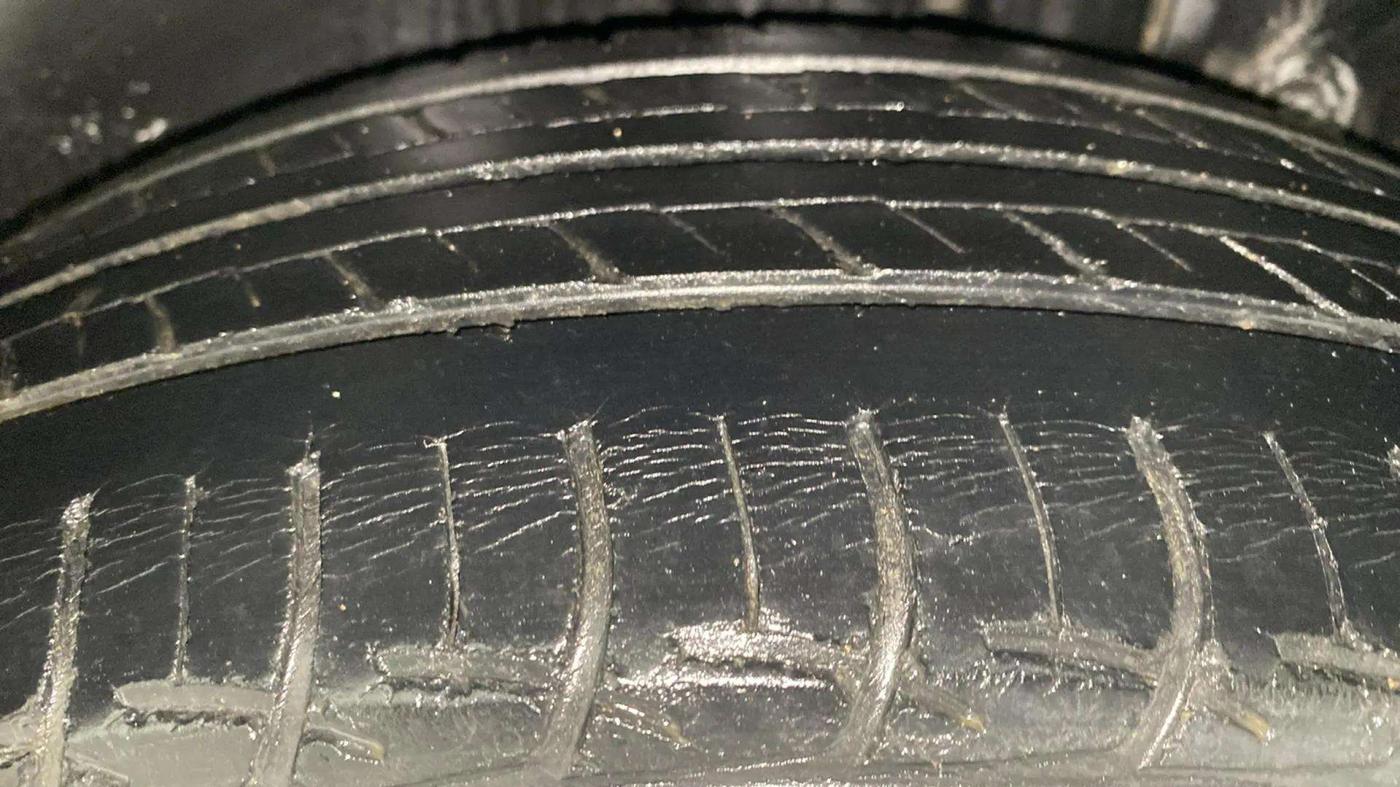 2013 Maruti Ertiga VXI, Petrol, Manual, 57,135 km, Left Rear Tyre Tread