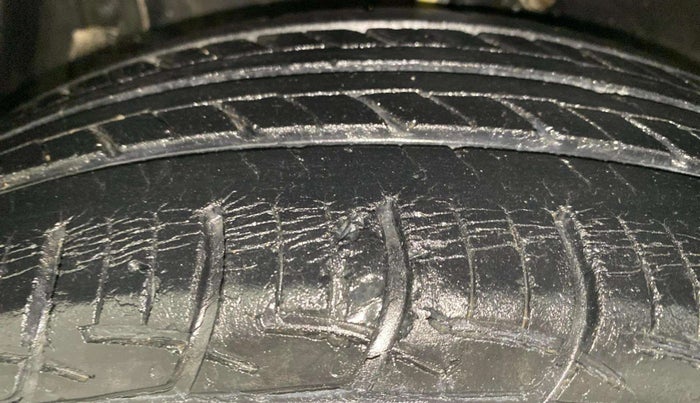 2013 Maruti Ertiga VXI, Petrol, Manual, 57,086 km, Left Front Tyre Tread