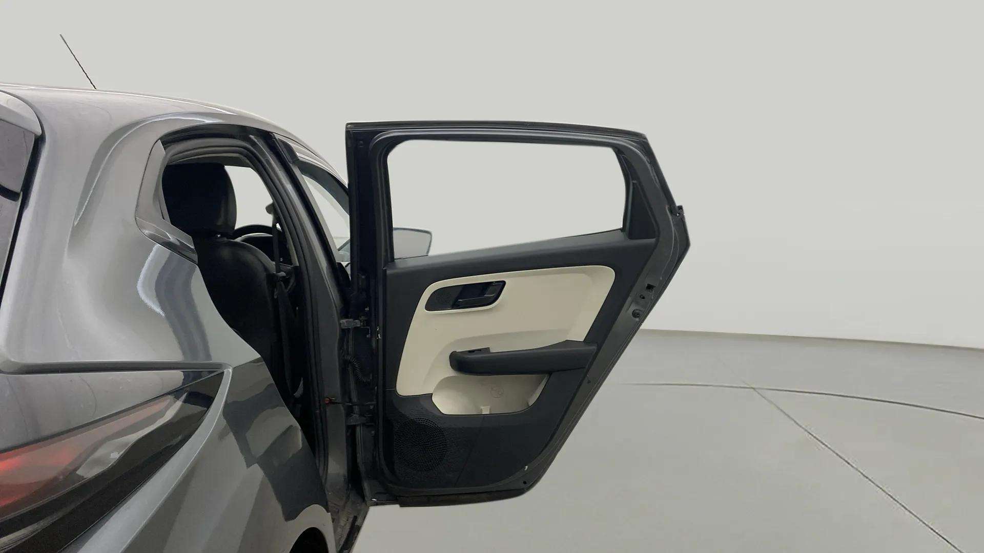 RHS-Rear-Door-Open-33