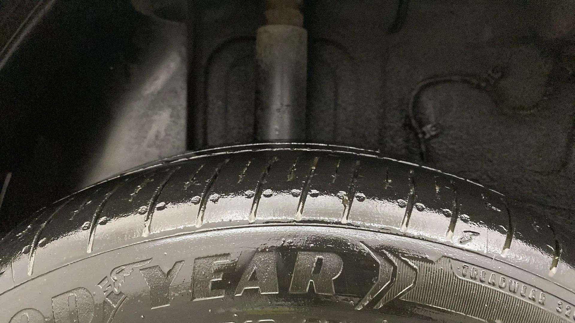 RHS-Rear-Tyre-Tread-19