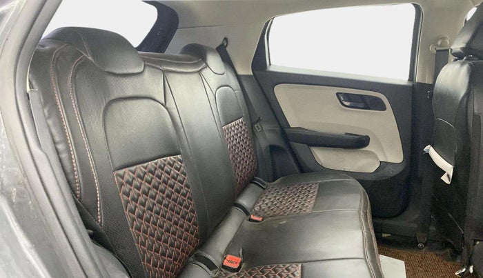 2022 Tata ALTROZ XT DIESEL, Diesel, Manual, 32,955 km, Right Side Rear Door Cabin