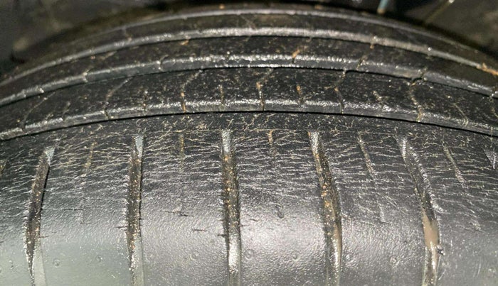 2020 Maruti Baleno ZETA CVT PETROL 1.2, Petrol, Automatic, 33,622 km, Left Front Tyre Tread