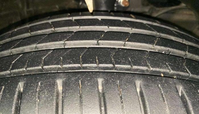 2023 Maruti Baleno ZETA PETROL 1.2, Petrol, Manual, 9,394 km, Right Front Tyre Tread