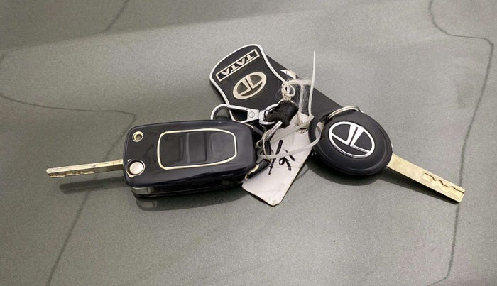2022 Tata NEXON XM PETROL, Petrol, Manual, 41,885 km, Key Close Up