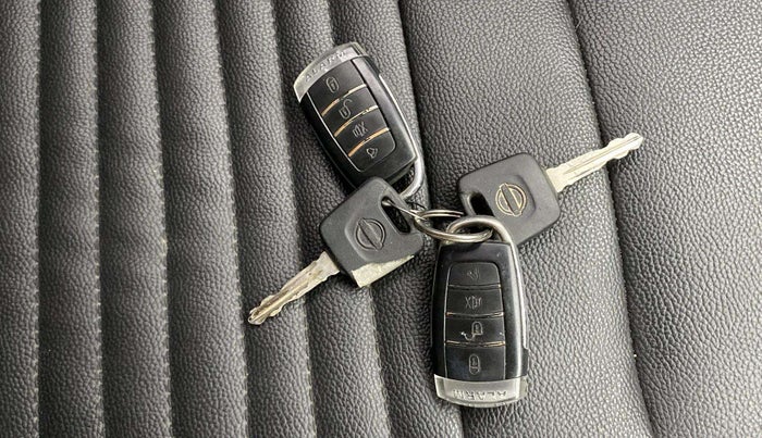 2021 Nissan MAGNITE XE, Petrol, Manual, 89,554 km, Key Close Up