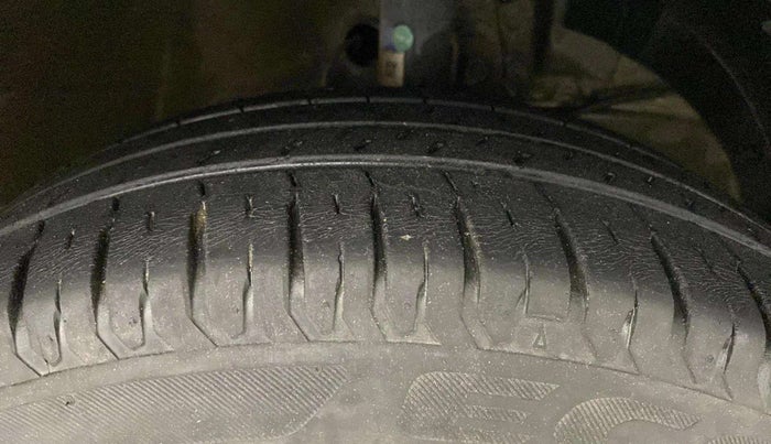 2020 Maruti XL6 ZETA MT, Petrol, Manual, 34,922 km, Right Front Tyre Tread