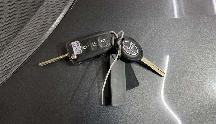 2022 Tata Tiago XT CNG, CNG, Manual, 72,421 km, Key Close Up