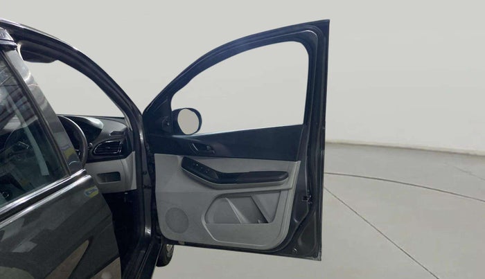 2022 Tata Tiago XT CNG, CNG, Manual, 72,421 km, RHS Front Door