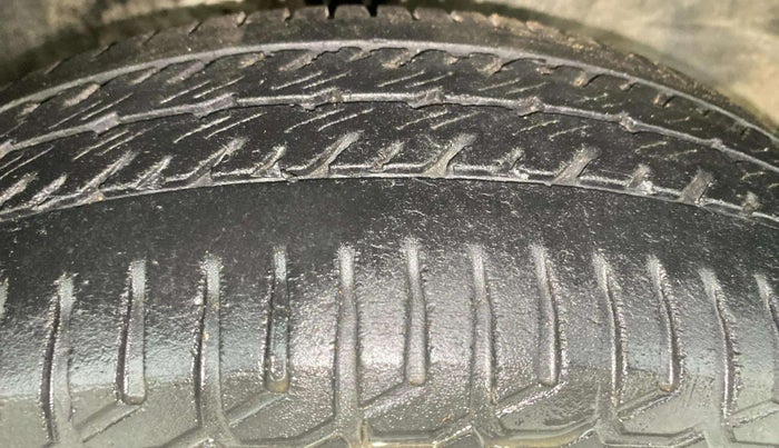 2014 Maruti Wagon R 1.0 VXI, Petrol, Manual, 86,653 km, Right Front Tyre Tread