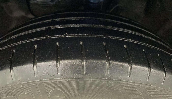 2017 Hyundai Elite i20 ASTA 1.2 (O), Petrol, Manual, 44,761 km, Left Front Tyre Tread