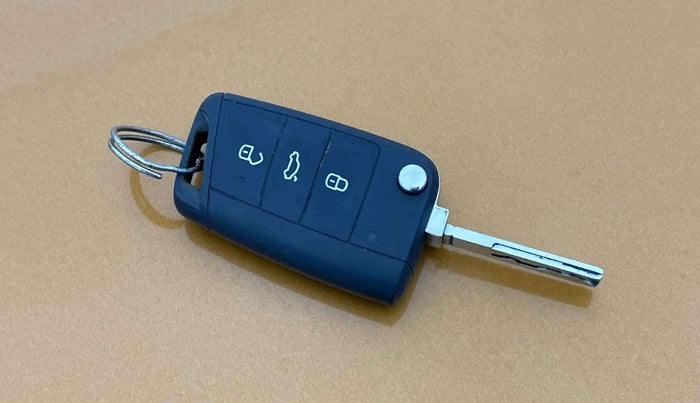 2021 Skoda KUSHAQ AMBITION 1.0L TSI AT, Petrol, Automatic, 27,222 km, Key Close Up