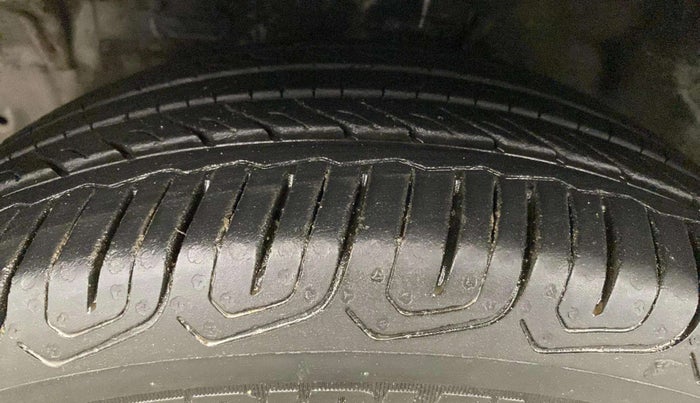 2014 Hyundai Elite i20 SPORTZ 1.2 (O), Petrol, Manual, 55,110 km, Left Front Tyre Tread