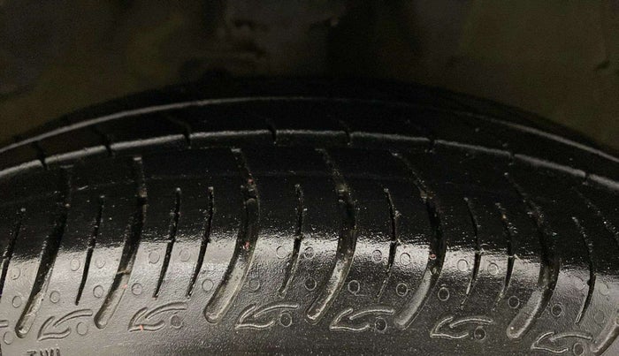 2018 Maruti Celerio ZXI, CNG, Manual, 44,919 km, Right Front Tyre Tread