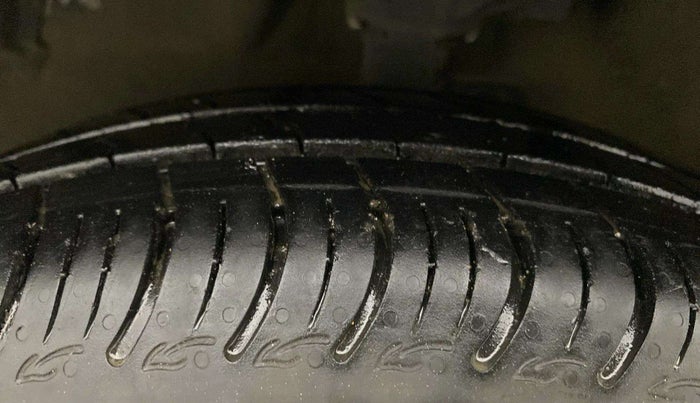 2018 Maruti Celerio ZXI, CNG, Manual, 44,919 km, Left Front Tyre Tread