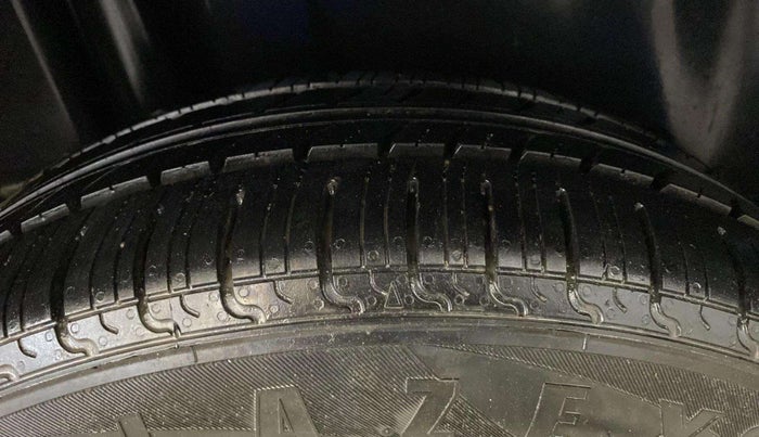 2018 Maruti Ciaz DELTA 1.4 AT PETROL, Petrol, Automatic, 72,436 km, Right Rear Tyre Tread