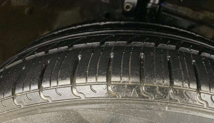2018 Maruti Ciaz DELTA 1.4 AT PETROL, Petrol, Automatic, 72,436 km, Right Front Tyre Tread