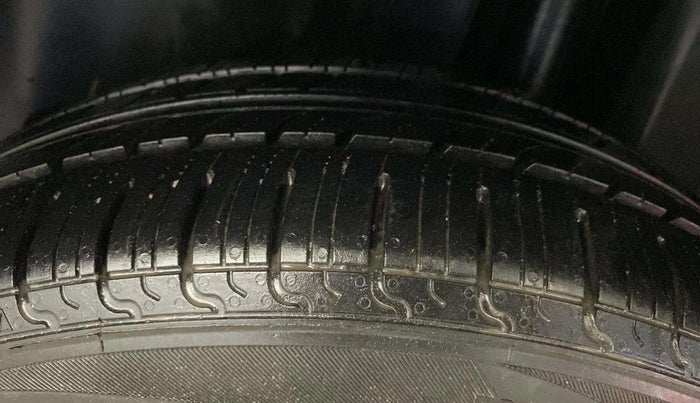 2018 Maruti Ciaz DELTA 1.4 AT PETROL, Petrol, Automatic, 72,436 km, Left Rear Tyre Tread