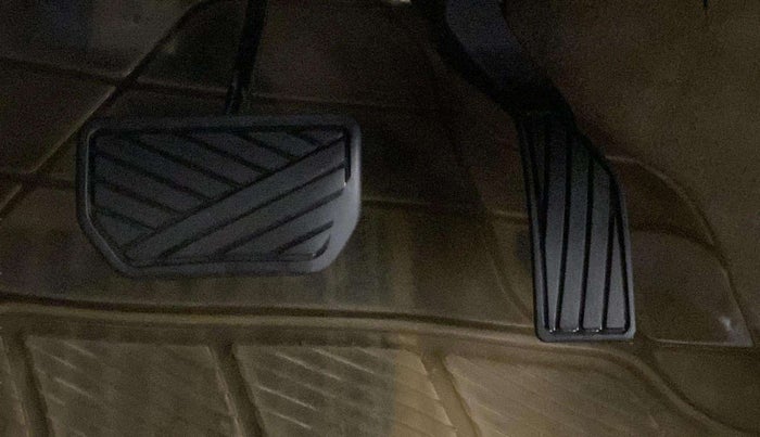 2018 Maruti Ciaz DELTA 1.4 AT PETROL, Petrol, Automatic, 72,436 km, Pedals