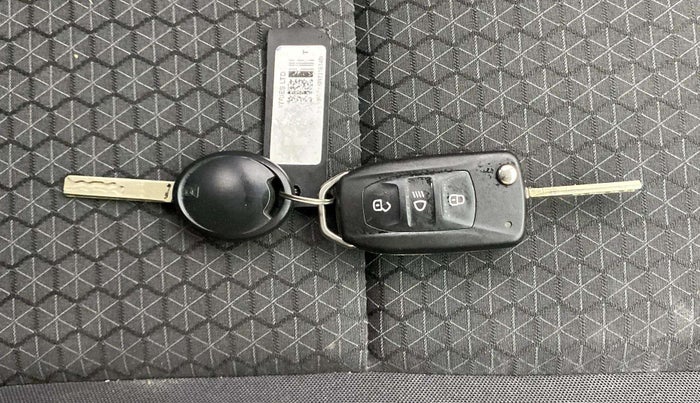 2023 Tata ALTROZ XE PETROL, Petrol, Manual, 7,470 km, Key Close Up