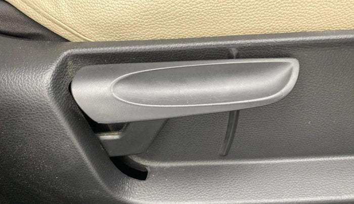 2016 Volkswagen Polo COMFORTLINE 1.2L, Petrol, Manual, 30,045 km, Driver Side Adjustment Panel