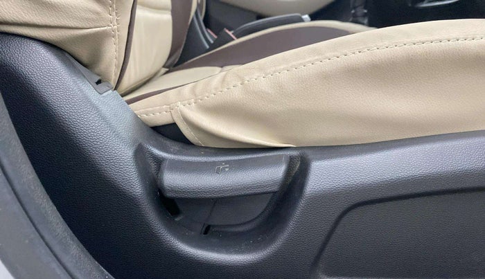 2020 Hyundai Elite i20 MAGNA PLUS 1.2, Petrol, Manual, 36,536 km, Driver Side Adjustment Panel