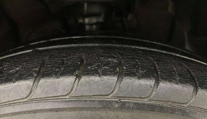 2020 Hyundai Elite i20 MAGNA PLUS 1.2, Petrol, Manual, 36,536 km, Right Front Tyre Tread